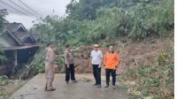 Polsek Ulu Ogan Besama Perangkat Desa, BPBD Standby di Lokasi Tanah Longsor