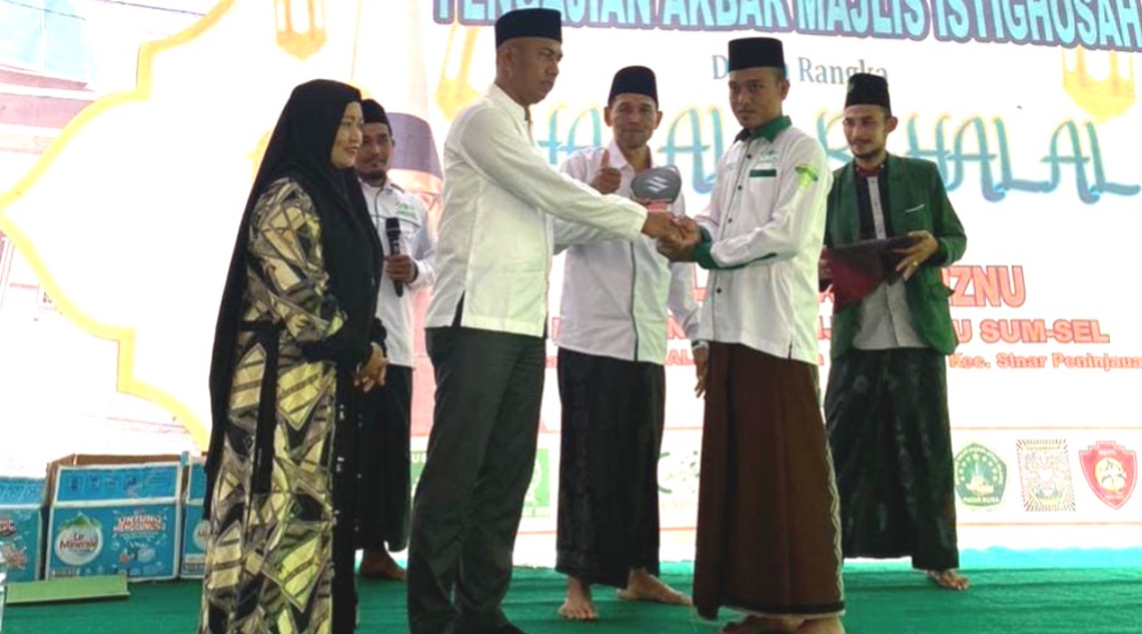 Di Hadapan 2.000 Jemaah, Yoni Risdianto SH Memberikan Mobil pada Pengurus LAZIZ NU Di Hadapan 2.000 Jemaah, Yoni Risdianto SH Memberikan Mobil pada Pengurus LAZIZ NU