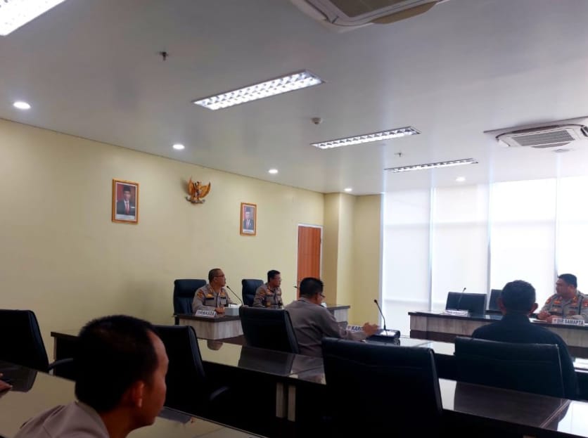Kapolda Sumsel Pimpin Rapat Kesiapan Cuti Bersama dan Sholat Ied Kapolda Sumsel Pimpin Rapat Kesiapan Cuti Bersama dan Sholat Ied