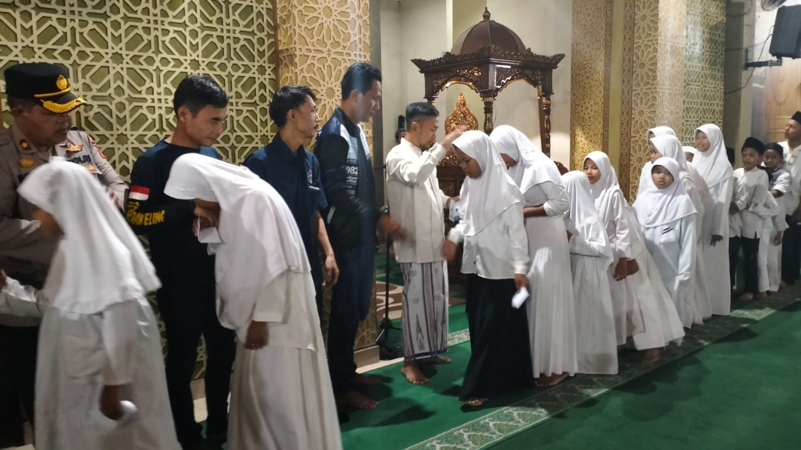 Aliansi Karawang Kondusif Gelar Bukber Berbagi Takjil dan Santunan Anak Yatim