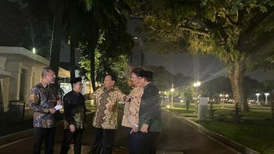 Kumpulkan Ketum Partai di Istana, Jokowi: Itu Diskusi Saja bukan Cawe-cawe