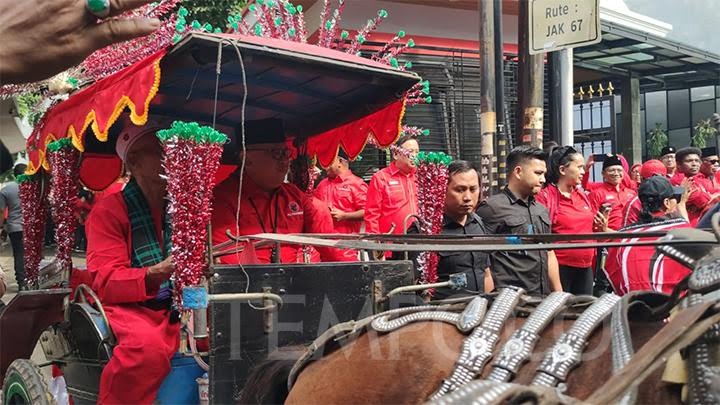 Semarak Atraksi Budaya Iringi Pendaftaran Bacaleg PDIP ke KPU