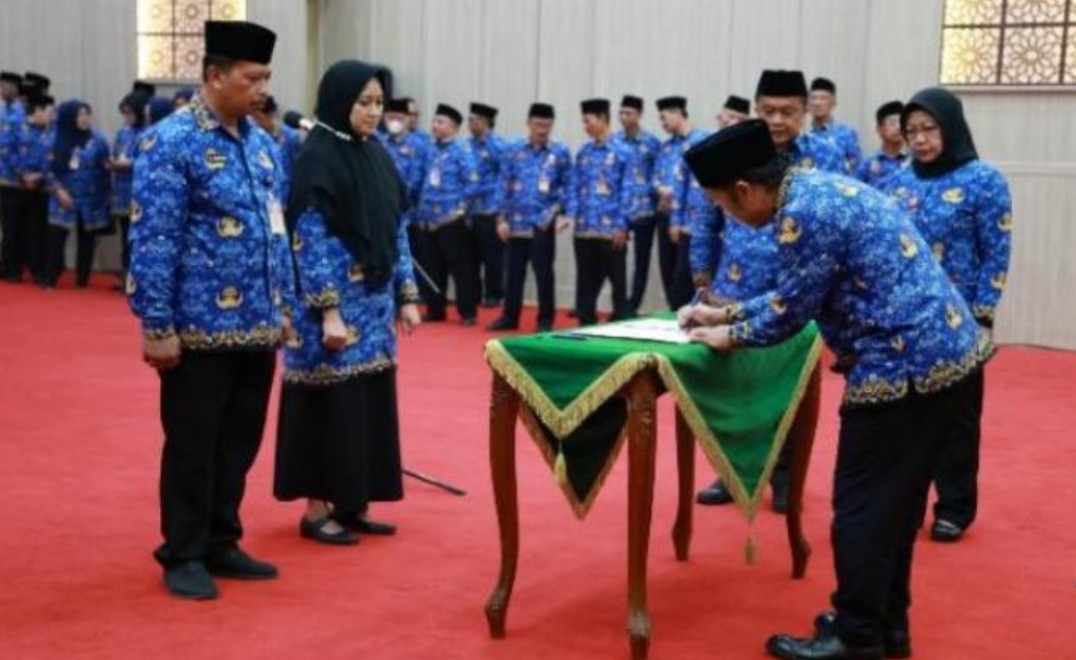 Al Muktabar Lantik 478 pejabat Eselon 3 dan 4 Pemprov Banten
