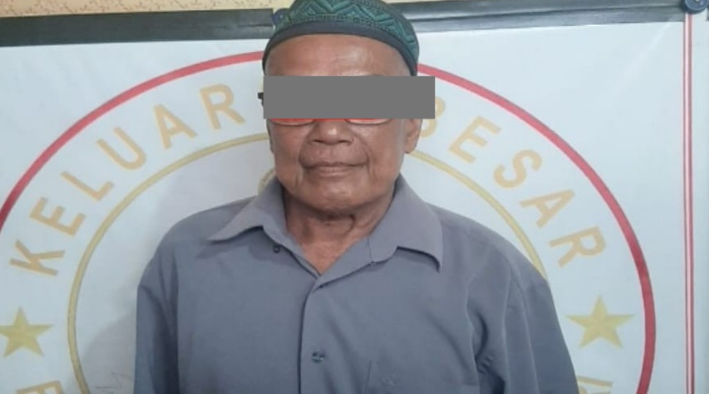 Tim Resmob Polres OKU Amankan Seorang Kakek Pelaku Penganiayaan Tim Resmob Polres OKU Amankan Seorang Kakek Pelaku Penganiayaan