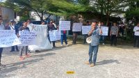 Oknum Kepala Desa Sundan Didemo Warga Akibat Kirim Vidio Porno ke Mahasiswa Oknum Kepala Desa Sundan Didemo Warga Akibat Kirim Vidio Porno ke Mahasiswa