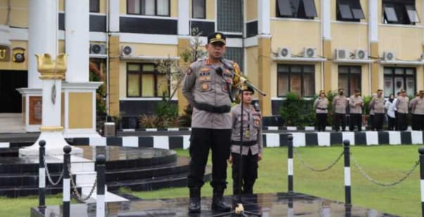 May Day, Kapolres Pimpin Apel Personel di Halaman Mapolres OKU May Day, Kapolres Pimpin Apel Personel di Halaman Mapolres OKU