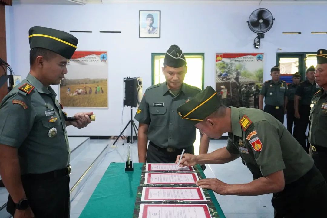 Dandim Kulon Progo Pimpin Acara Korp Raport Pindah dan Masuk Satuan, Sertijab Danramil serta Wisuda Purna Tugas