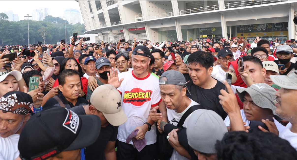 Ada Adian di GBK, Lari Pagi Ganjar Dikira Setingan?