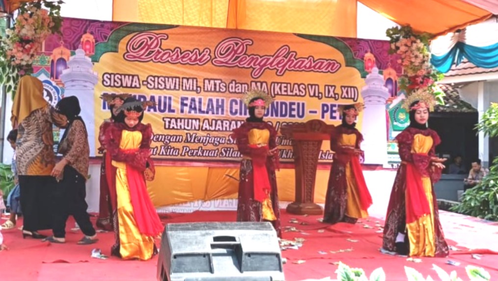 Yayasan Manbaul Falah Cireundeu Melepas Siswa siswi Tingkat MI, MTS dan MA Tahun Ajaran 2022-2023