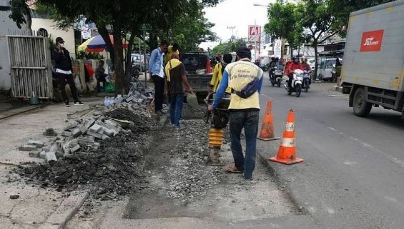 Tingkatkan Layanan Pengguna Jalan, Dinas PUPR Kota Tangerang Bergerak Cepat Perbaiki Jalan di 13 Kecamatan