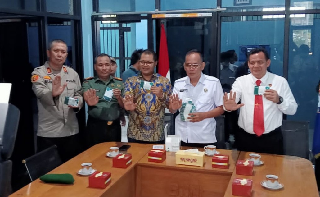 Dian Prasetyo Serahkan 1000 Alat Tes Urine Narkoba pada BNNK dan Polres Musi Rawas