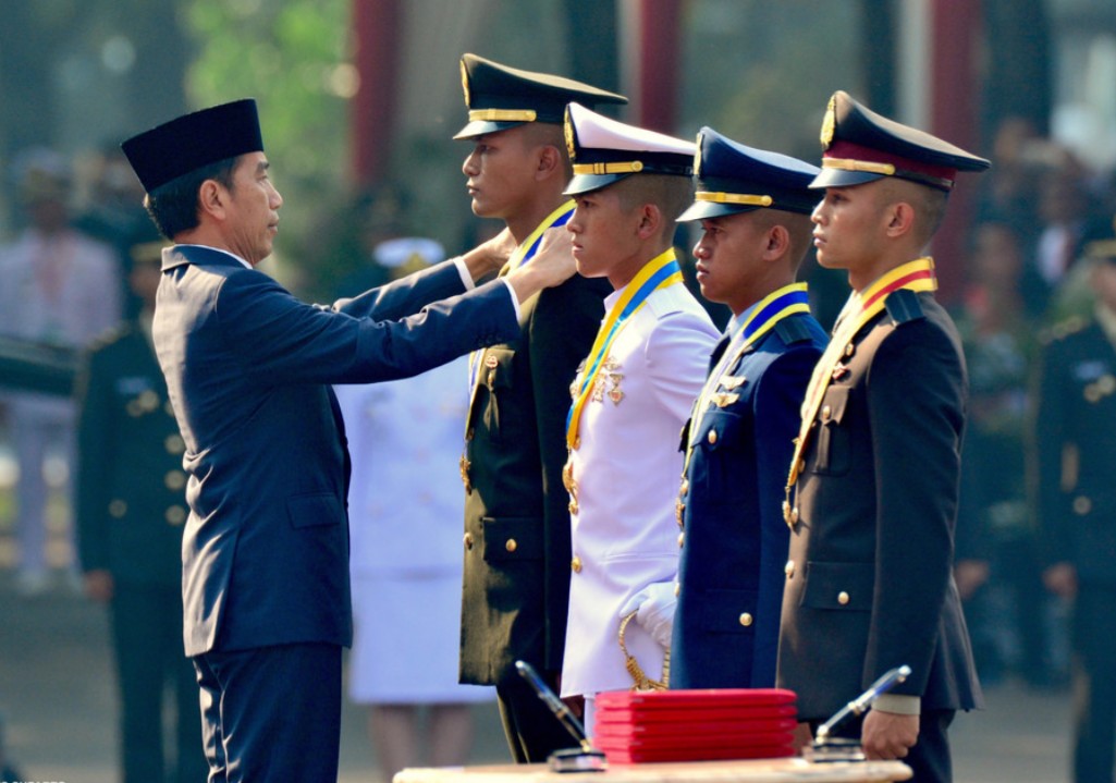 Presiden Minta Lulusan Akmil dan Akpol yang Baru Dilantik Jadi Teladan bagi Masyarakat