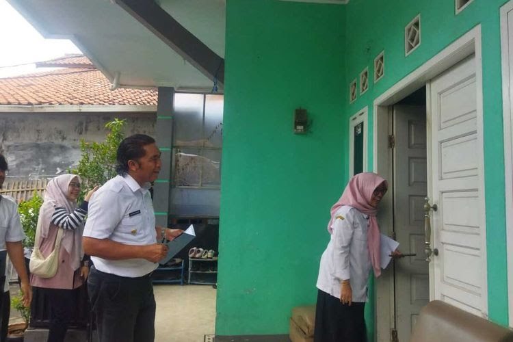 Problematika PPDB Jalur Zonasi di Banten, Alamat Tak Sesuai Hingga Siswa Numpang KK Problematika PPDB Jalur Zonasi di Banten, Alamat Tak Sesuai Hingga Siswa Numpang KK