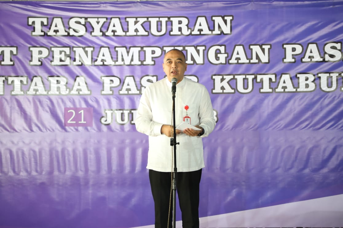 Tampung Pedagang Pasar Kutabumi, Bupati Zaki Resmikan Penampungan Sementara