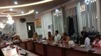 Bupati Heri Amalindo Beri Insentif Tenaga Pendidik, Honor Maupun ASN yang Mengajar di SMP Talang Betung Bupati Heri Amalindo Beri Insentif Tenaga Pendidik, Honor Maupun ASN yang Mengajar di SMP Talang Betung
