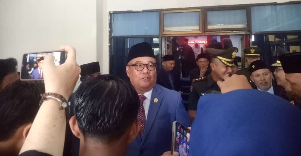 Rapat DPRD Lahat Dihadiri Bupati Cik Ujang Dalam Rangka Mendengarkan Pidato Kenegaraan Presiden RI