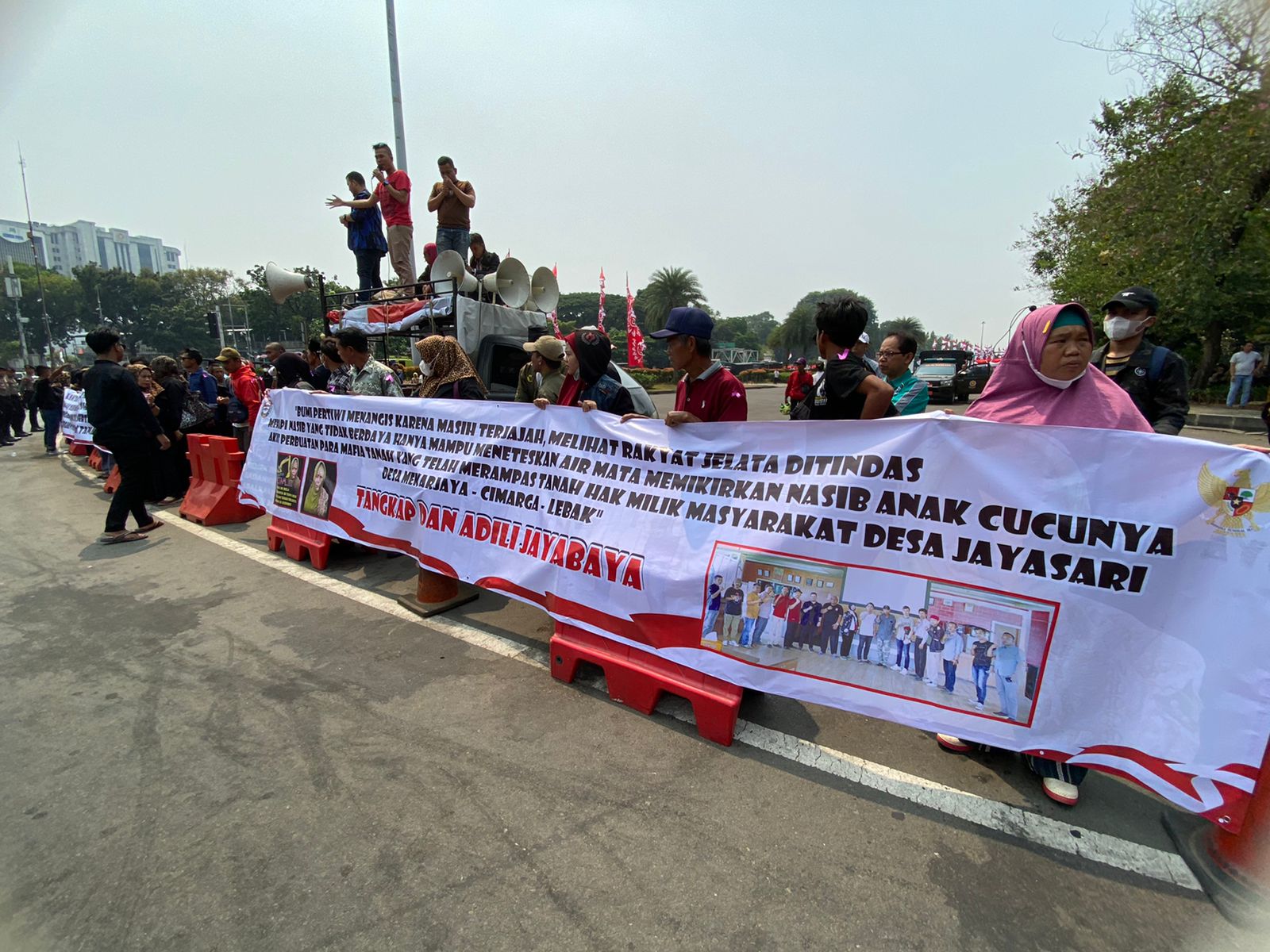 Minta Usut Dugaan Perampasan Tanah, Ratusan Warga Lebak Unjuk Rasa di Mabes Polri