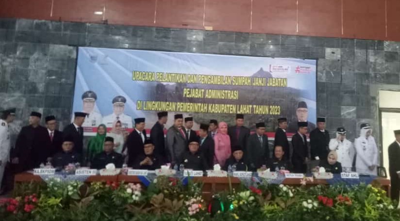 Bupati Cik Ujang Lantik 24 Pejabat Administrasi di Lingkungan Pemkab Lahat