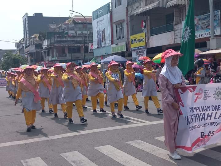 Meriahkan HUT RI Ke 78, Aisyiyah Kabupaten Lahat (PDA) Turut Serta Pawai Pembangunan di Lahat