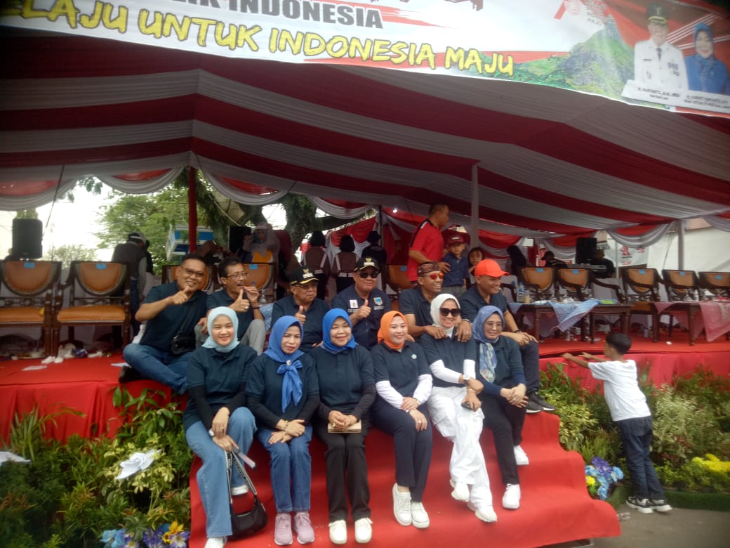 Bupati Cik Ujang Hadiri di Pangung Kehormatan, Bersama Wabup, Saksikan Karnaval Bersama dan Masyarakat Lahat