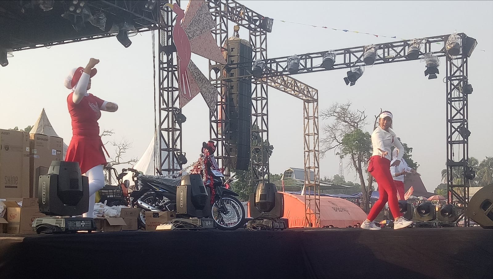 Instruktur Senam Ini ‘Peras’ Keringat Warga PALI, Ribuan Warga Tumpah Ruah Padati Gelora November