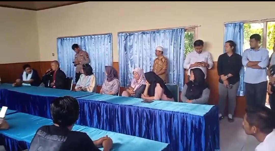Kekompakan Sedolor Warga RW O1 Kelurahan Talang Jawa Datangi PDAM OKU Keluhkan Air Tak Kunjung Mengalir
