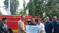 PT BPI PLTU Banjar Sari Serahkan Satu Unit Mobil Damkar Kepada Bupati Lahat