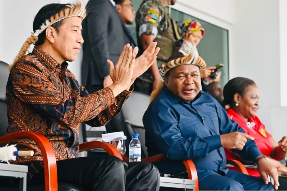 Hadir di Festival Budaya Mozambik, Jokowi Pakai Ikat Kepala Khas Afrika