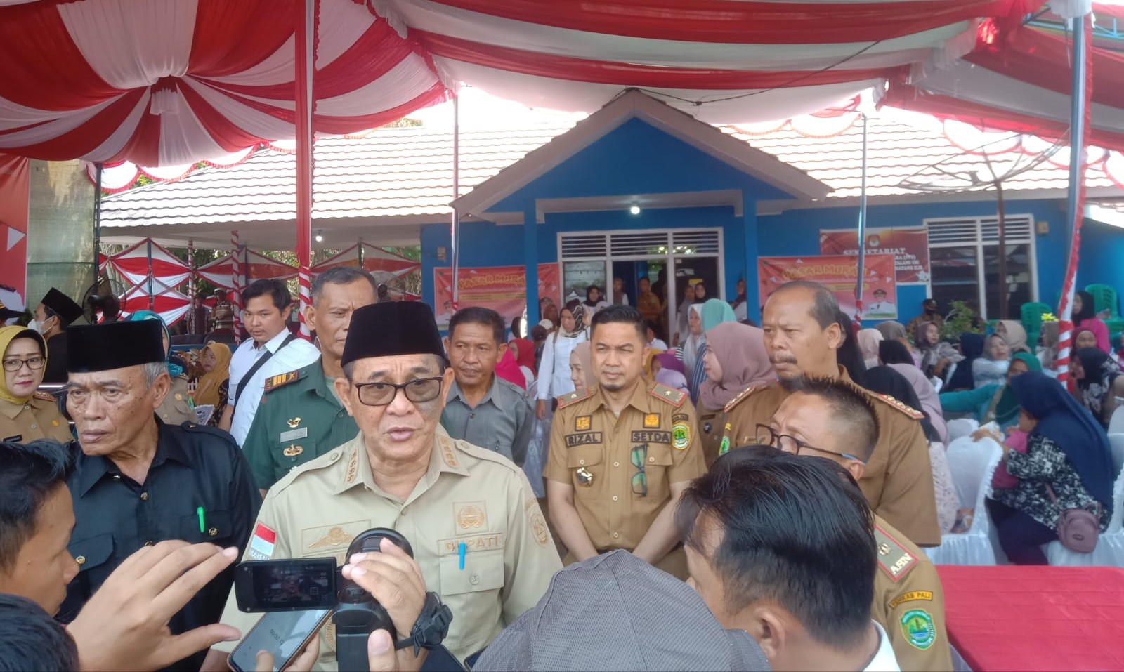 Bupati Heri Amalindo Pangkas Harga Beras di PALI
