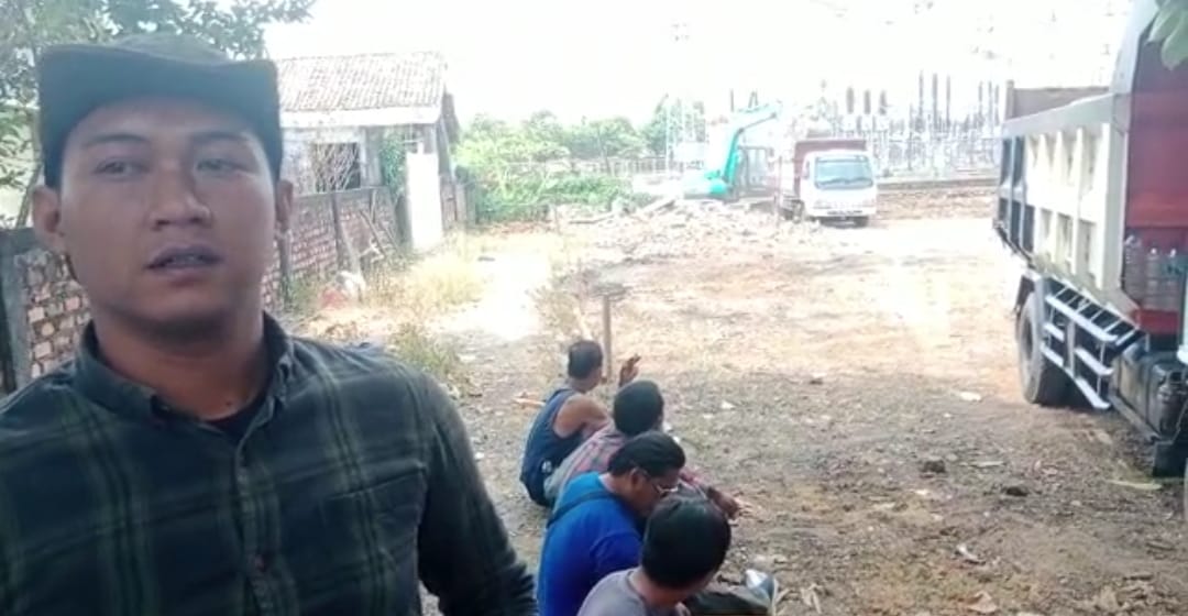 Warga Bungur Protes Akses Jalan Ditutup Kontraktor Bangun GI 2 Milik PLN