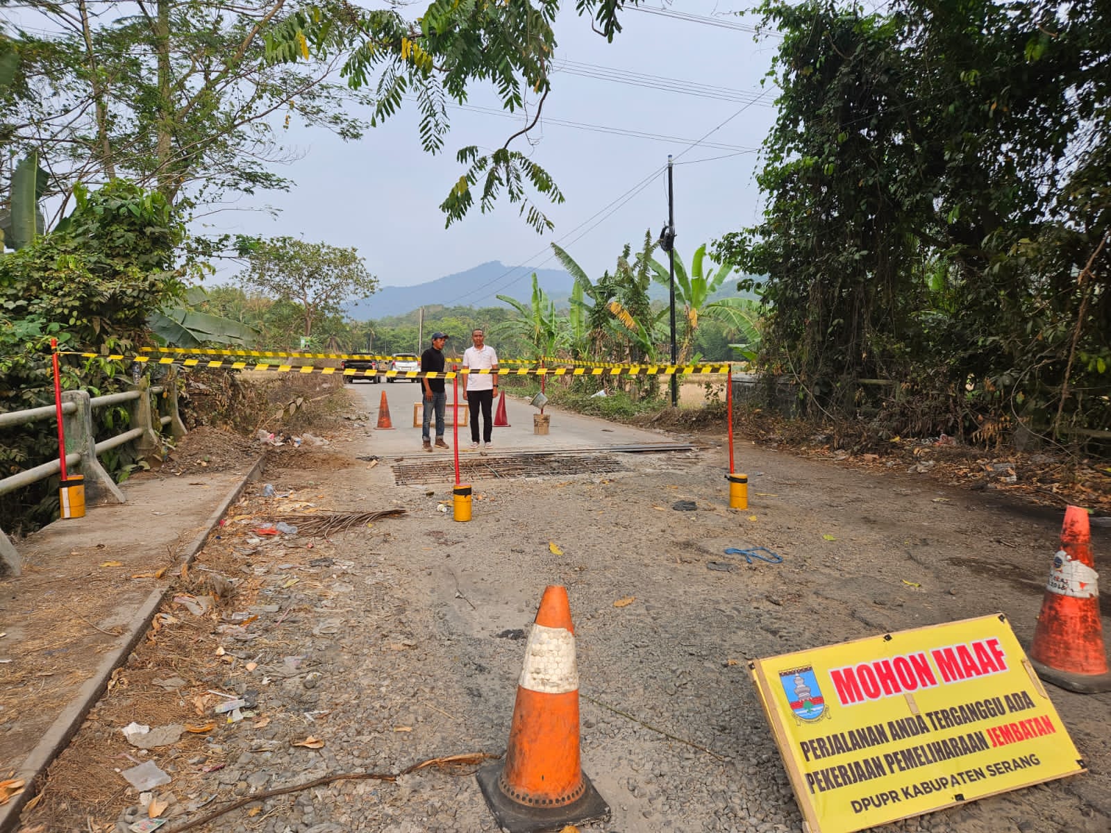 Jembatan Penghubung Desa Tambang Ayam dan Desa Sindang Karya Mulai Diperbaiki