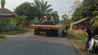 Warga Keluhkan Armada RIG PT. Ginting Jaya Energi Melintas di Siang Hari