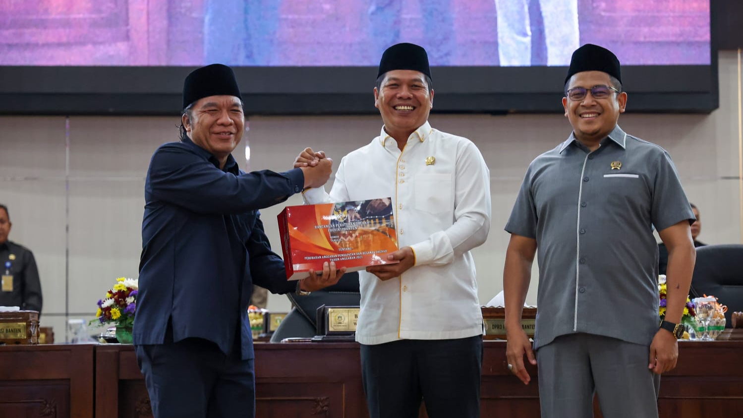 Pj Gubernur Banten Al Muktabar Sampaikan Nota Pengantar Raperda Perubahan APBD TA 2023
