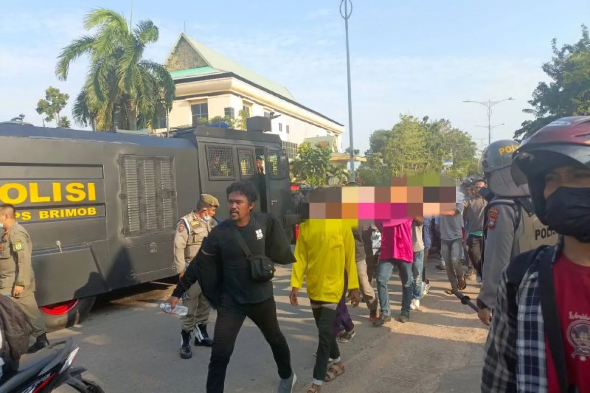 Unjuk Rasa Ribuan Orang Tolak Relokasi di Pulau Rempang 43 Orang Diamankan Polisi