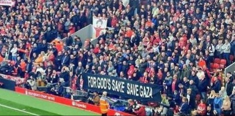 Spanduk Bertuliskan ‘Demi Tuhan, Selamatkan Gaza’ Menghiasi Pertandingan Liga Inggris