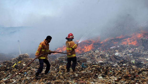 TPA Rawa Kucing Terbakar, Ratusan Personil Diturunkan Agar Tak Ganggu Penerbangan