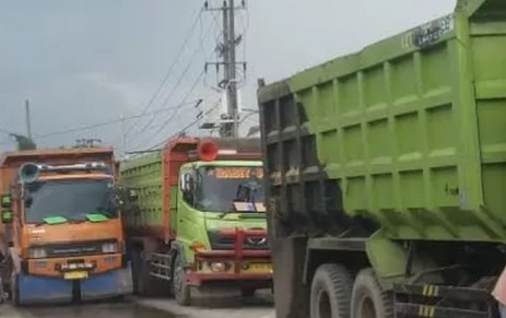 Atasi Penumpukan Truk Tambang, Bupati Bogor Samakan Jam Operasional dengan Kabupaten Tangerang