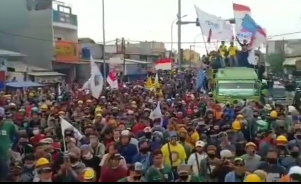 Ribuan Buruh Aksi Demo di Karawang dan Bekasi Tuntut Kenaikan UMK 2024