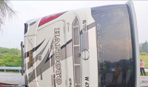 Kecelakaan Bus Terguling di Tol Cipali, Korban Tewas 12 Orang Evakuasi Masih Berjalan