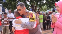 AKBP Catur Prabowo Silaturahmi dan Berikan Bansos ke Abang Becak di Alun-alun Kota Banjar 