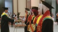237 Mahasiswa Stisipol Dharma Wacana Kota Metro Diwisuda