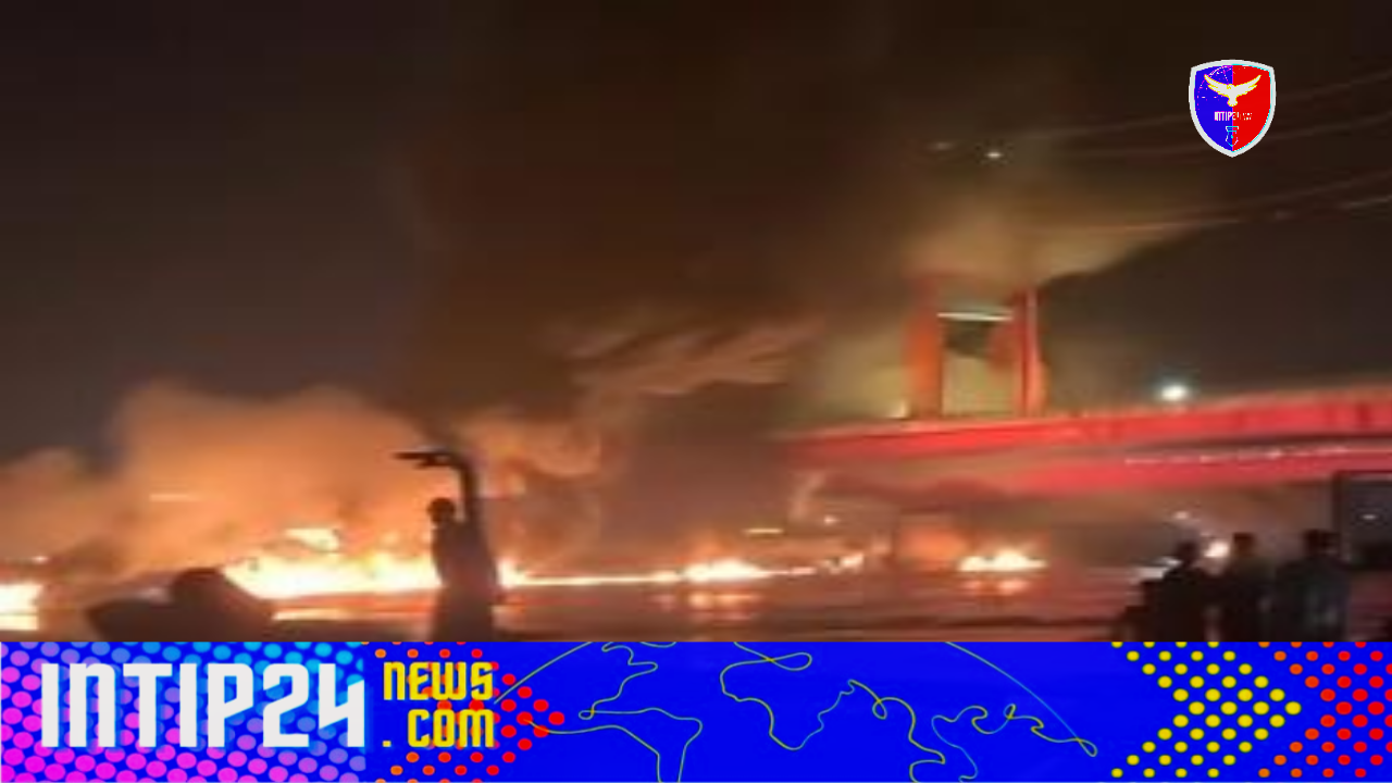 Kapal Jukung Meledak, Diduga Sedang Bongkar Muat BBM di Sungai Musi Palembang Kapal Jukung Meledak, Diduga Sedang Bongkar Muat BBM di Sungai Musi Palembang