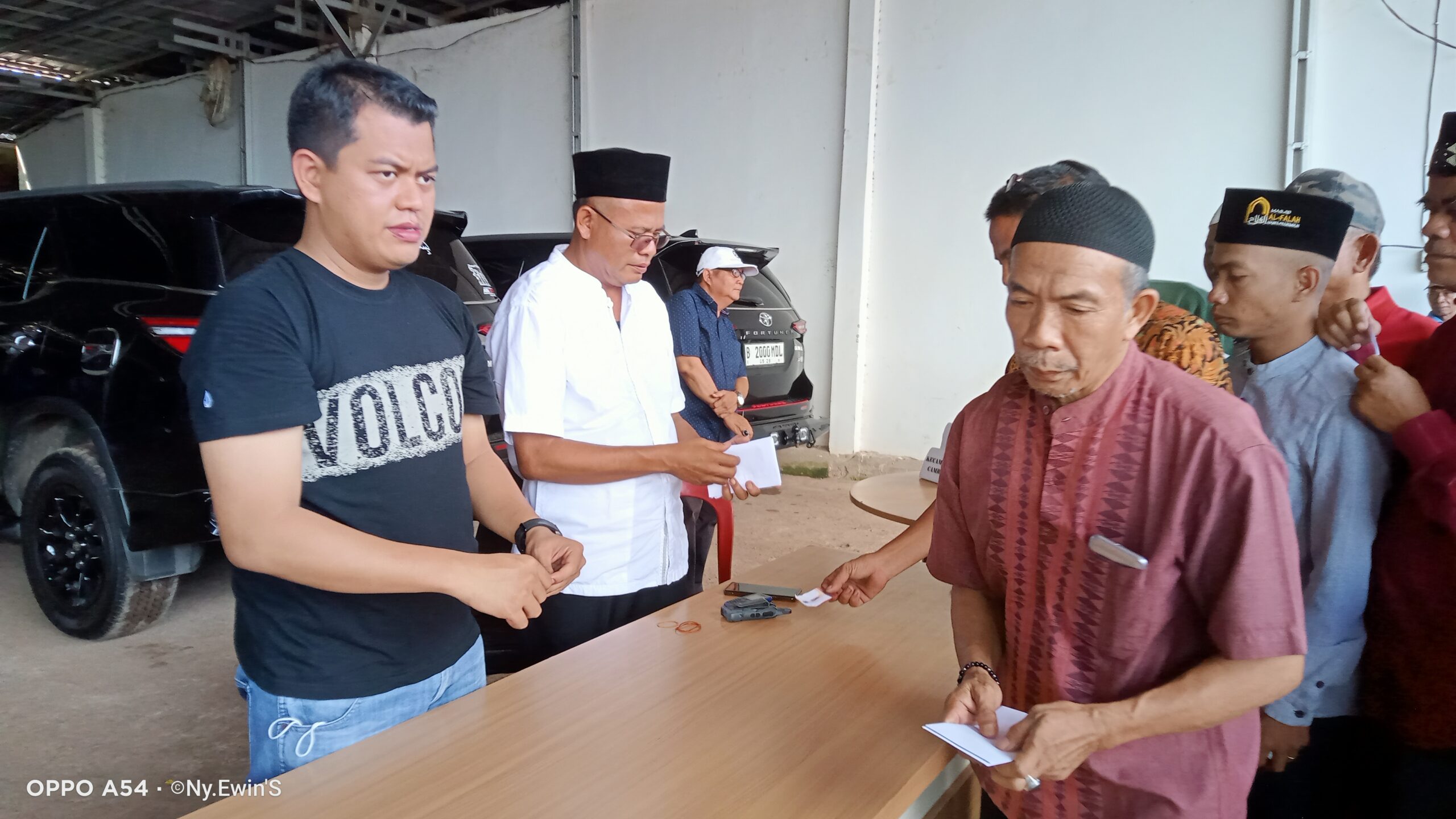 Akhir Ramadhan Jelang Lebaran, Cak Arlan Berbagi Parcel Untuk Masyarakat Kota Prabumulih Akhir Ramadhan Jelang Lebaran, Cak Arlan Berbagi Parcel Untuk Masyarakat Kota Prabumulih