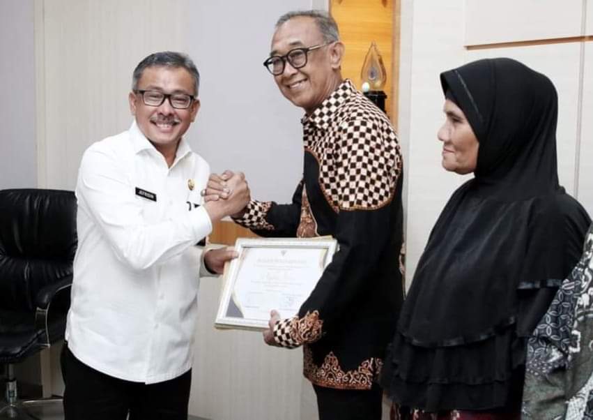 6 ASN Masuki Pensiun, Jefridin Apresiasi Jasa & Pengabdian Antar Batam Maju Pesat