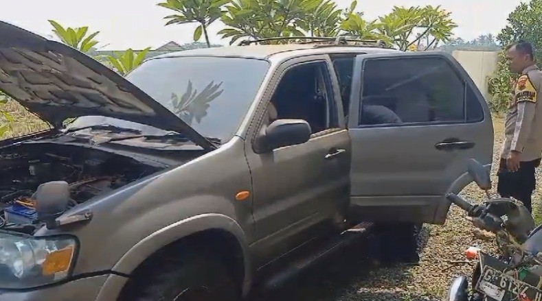 Terungkap Fakta Mobil Ford Parkir di Pinggir Jalan Sejak H-3 Jelang Lebaran Terungkap Fakta Mobil Ford Parkir di Pinggir Jalan Sejak H-3 Jelang Lebaran