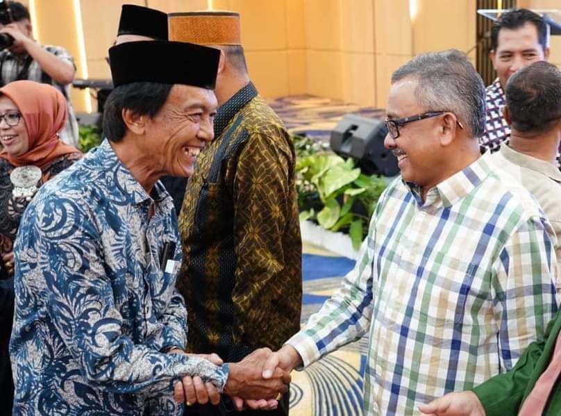 Halal Bihalal Masyarakat Batuampar, Jefridin Beri Pantun soal Pembangunan Berkelanjutan