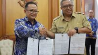 Pemkot Bekasi Bersama Pemkab Sukabumi Tandatangani Kesepakatan Bersama Peningkatan Pelayanan Publik dan Pengembangan Perekonomian Pemkot Bekasi Bersama Pemkab Sukabumi Tandatangani Kesepakatan Bersama Peningkatan Pelayanan Publik dan Pengembangan Perekonomian