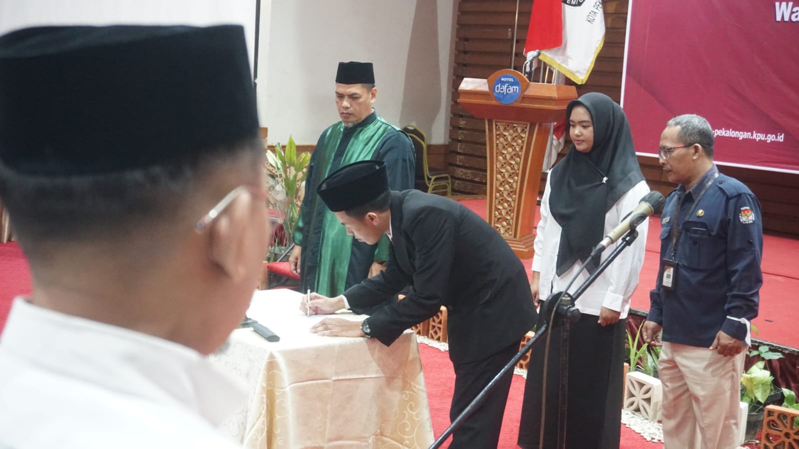 KPU Lantik 81 PPS se-Kota Pekalongan dalam Pilgub dan Pilwalkot 2024 KPU Lantik 81 PPS se-Kota Pekalongan dalam Pilgub dan Pilwalkot 2024