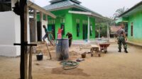 Satgas TMMD Kodim 0404/Muara Enim Bantu Pemasangan Keramik Kamar Mandi Mushola Satgas TMMD Kodim 0404/Muara Enim Bantu Pemasangan Keramik Kamar Mandi Mushola