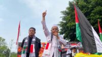 Aksi Peduli Palestina di Alun-Alun Batang Berlangsung Lancar Meski Diguyur Hujan